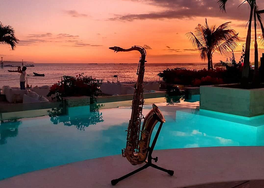 Saxophonist in Bali beach restaurant, Azure beach restaurant in Jimbatan