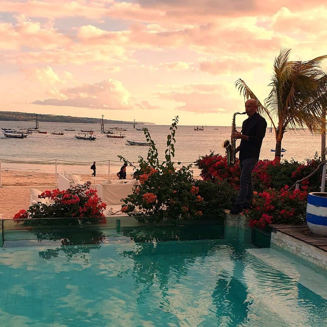 Lounge saxophone music for a refined seaside dinner in Bali