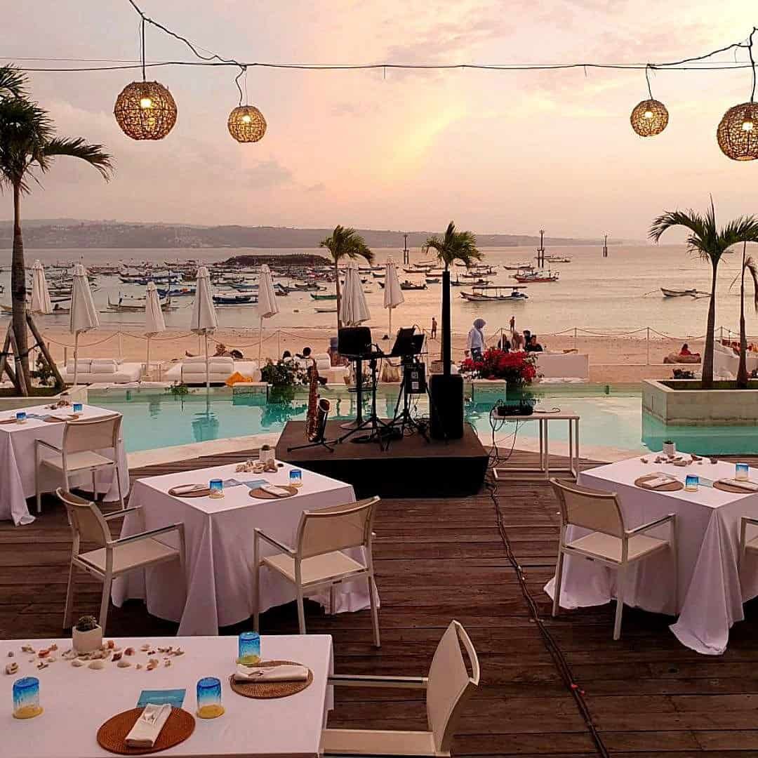 Romantic saxophone music for a seaside luxury beach restaurant in Bali