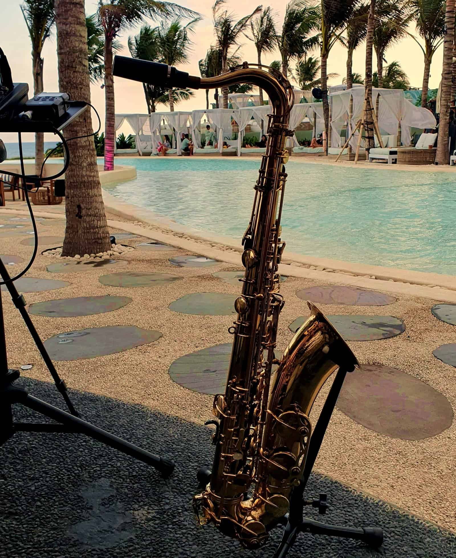 Chic and elegant saxophone ambiance for a poolside evening