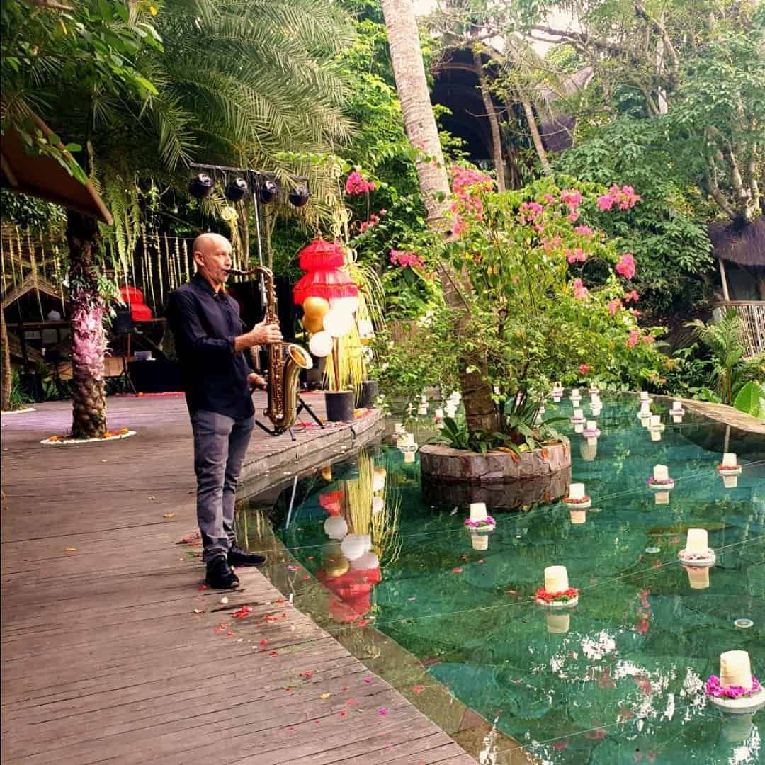 Live saxophone performance for a romantic poolside evening