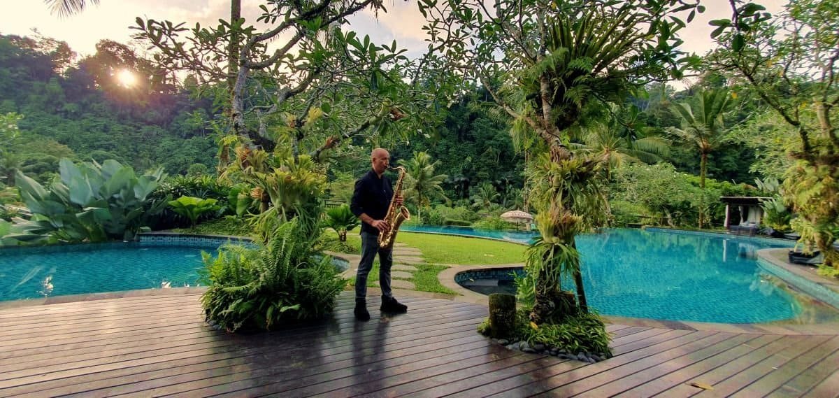 Bali entertainment during a luxury hotel gala evening