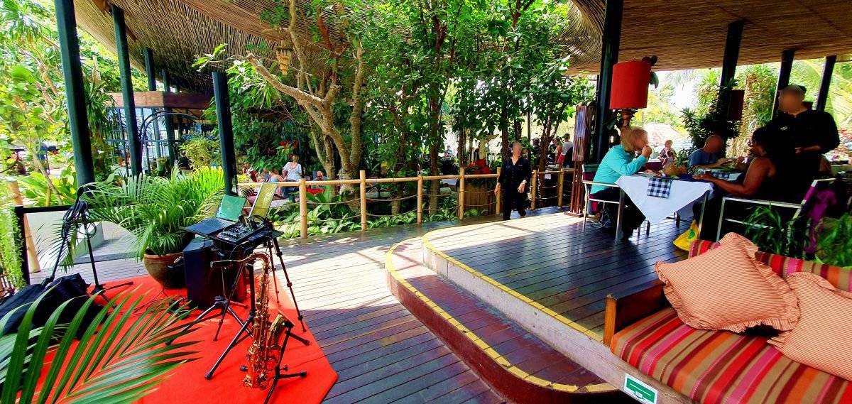 cocktails and beverages at bali music entertainment brunch at byrd house bali