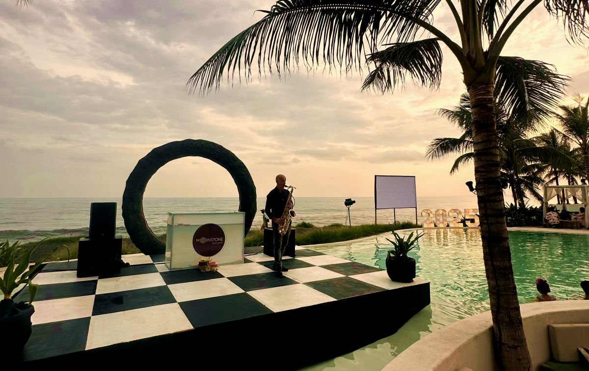 New Year&rsquo;s Eve celebration by the pool at Moonstone Beach Lounge